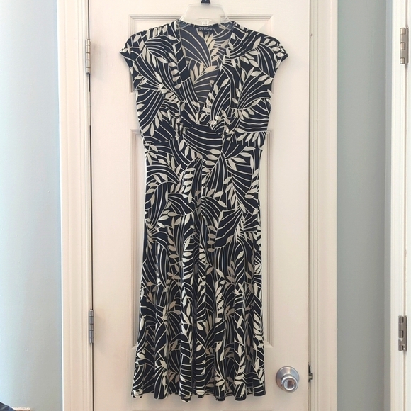 B. Calm Dresses & Skirts - B. Calm Dress Stretchy Midi V Neck Cap Sleeve Size 6